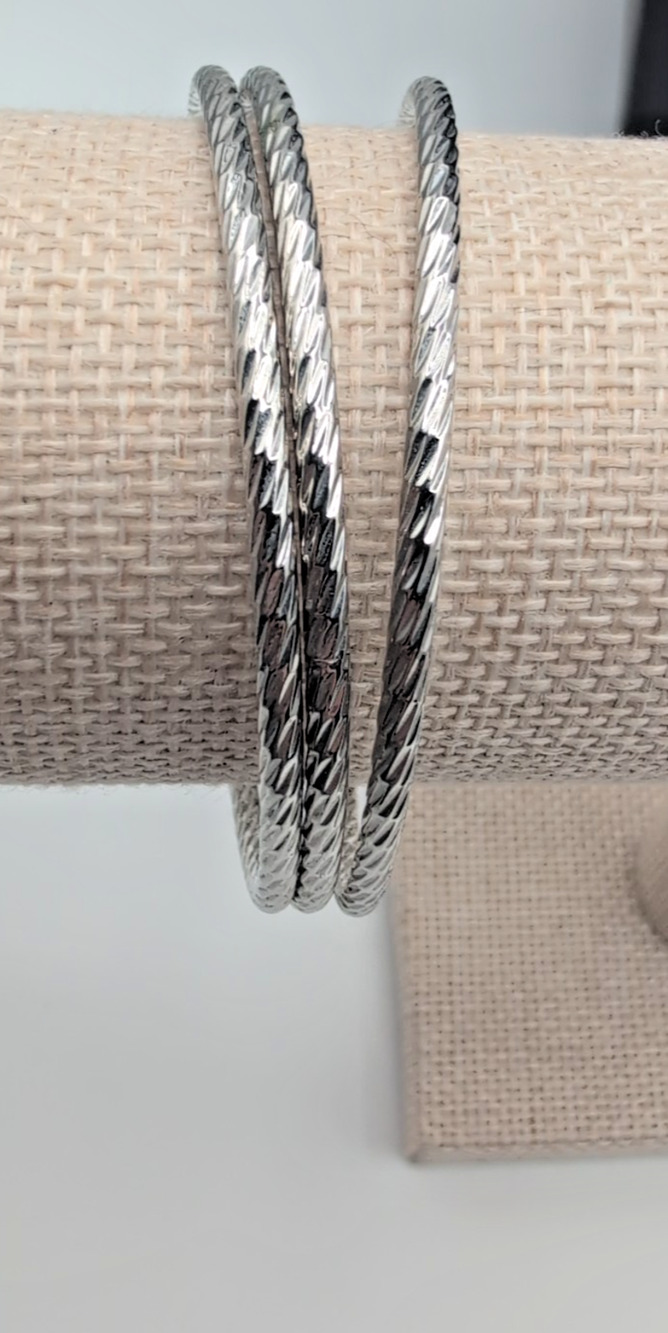 Set of 3 Unbranded textured silvertone twisted stacking bangle bracelets